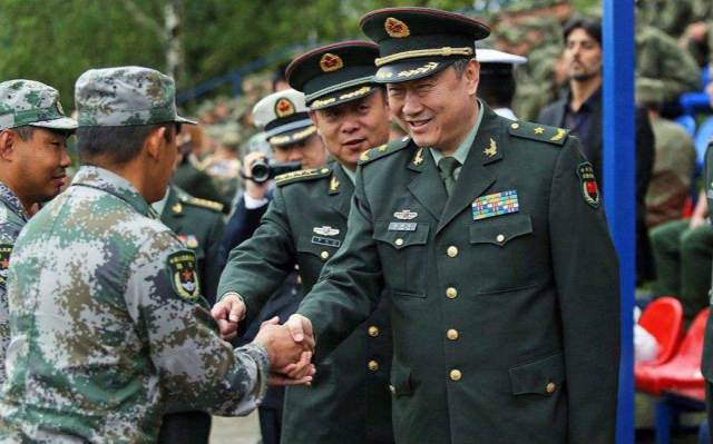 或者团长 首长好! 首先要注意环境,如果营长和团长在一起 你就不能叫