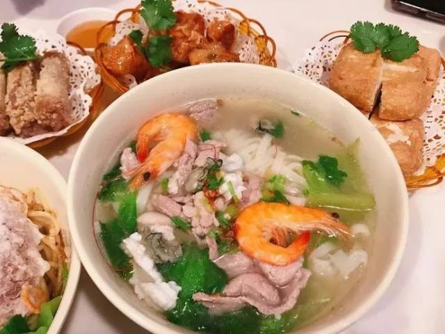 海鲜肉片汤粿条