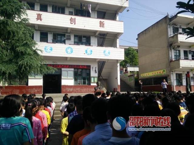 洞口县水东镇中学召开八九年级全体学生2018毕业学考动员大会