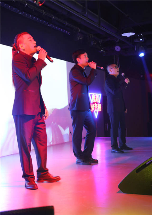 火之子组合《红黄黑》专辑发布会上海举办 融入民族元素