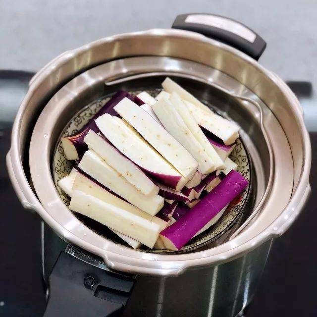 香菇红烧肉 五谷丰登 蒸茄子,鹅妈妈压力锅8分钟搞定!