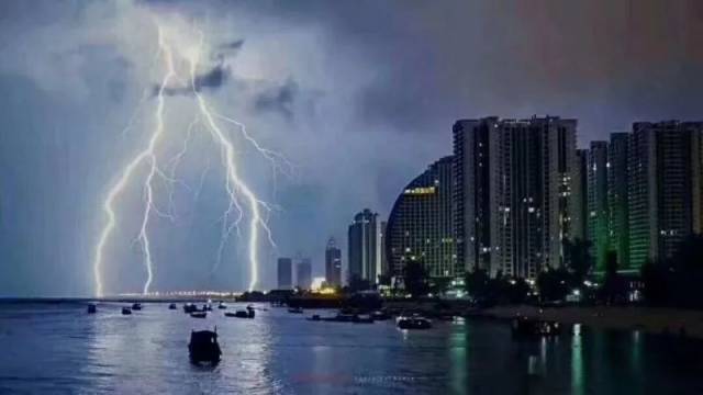 震撼多图 视频!实拍昨晚雷电下的北海
