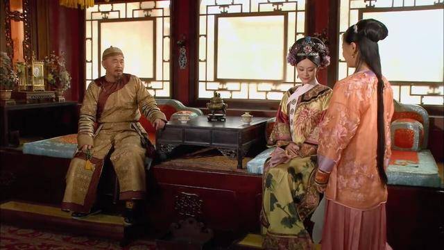 雍正到死都不知,玉娆见他总是转手帕含藏深意,甄嬛父母需感恩!