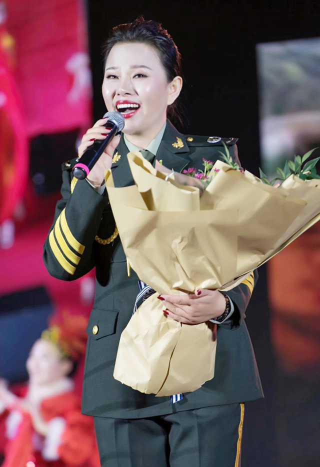 逐梦人谭英的花语音乐梦