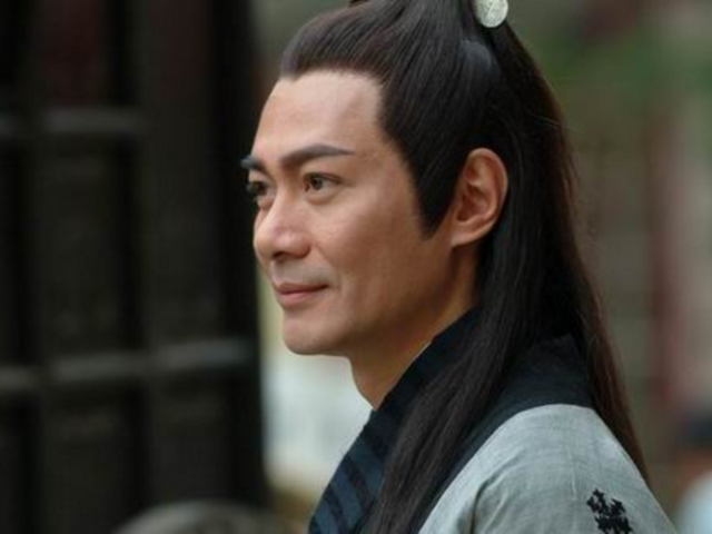 印象深刻的角色,像是和林峯搭档出演了《寻秦记》,在剧中饰演嫪毐一角