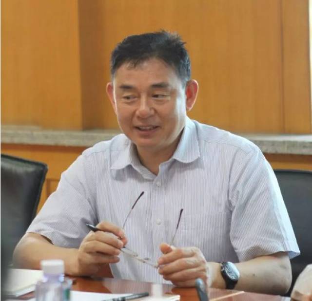 表扬中联水泥总经理孙建成为这家水泥企业点赞