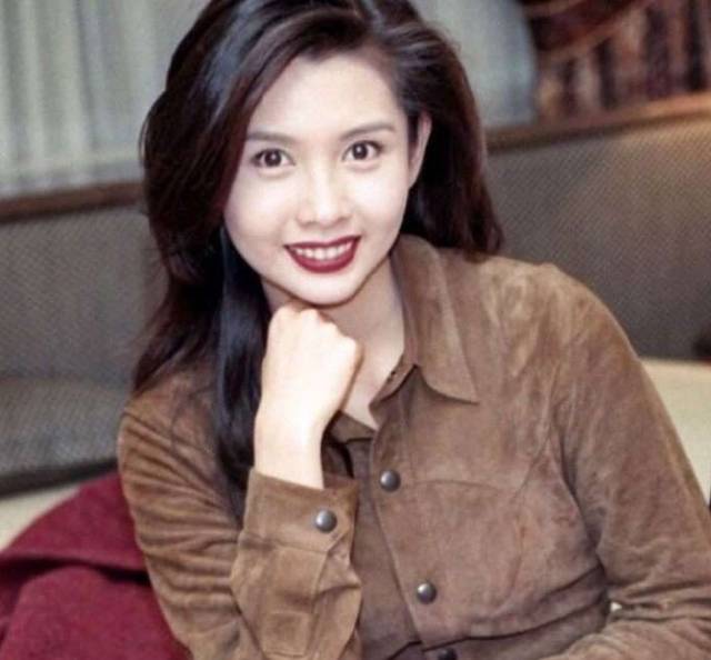 她曾是香港艳星隐退娱乐圈多年有人与她比美却仍遭王晶讽刺