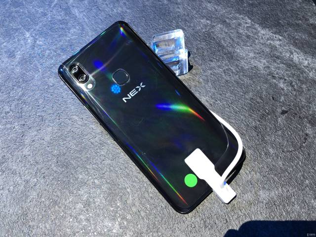vivo nex真机上手!顶级配置还很酷炫