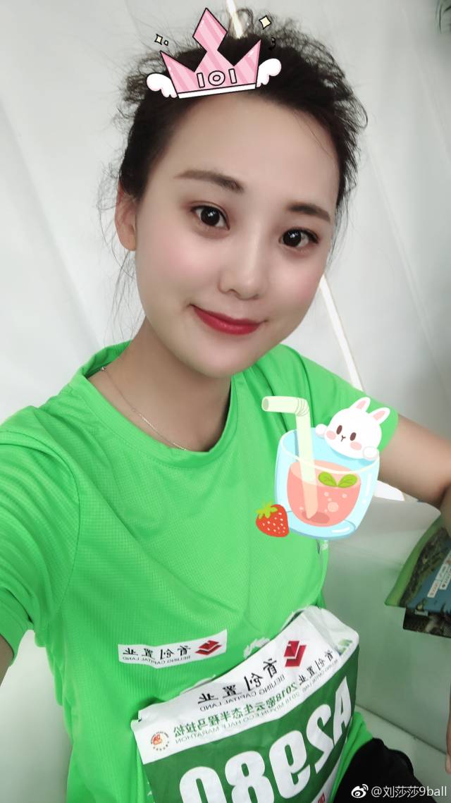 台球女神刘莎莎参加密云生态马拉松 享受马拉松带来的乐趣