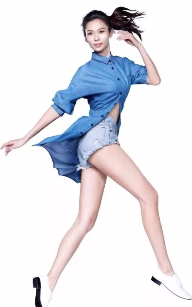 丧跳逾300次!杨秀惠短裤look晒43吋长腿