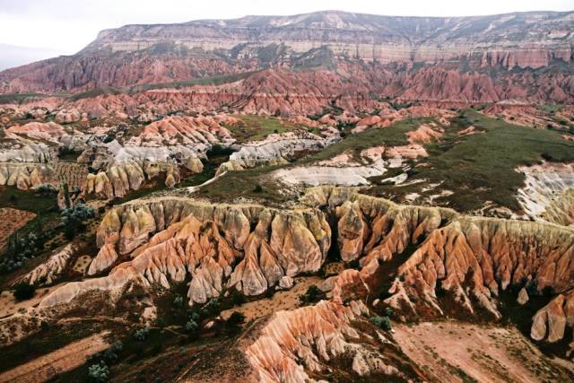 飘过卡帕多西亚,俯瞰峡谷怪石林--土耳其游之六