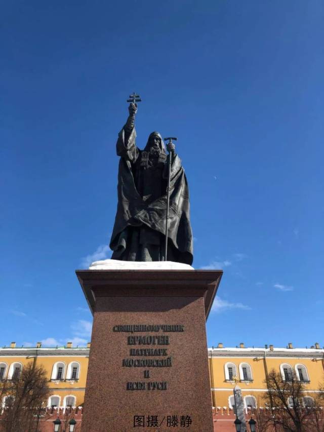 教堂外貌的艺术设计灵感,主要来源自莫斯科雅拉斯拉夫斯基火车站的