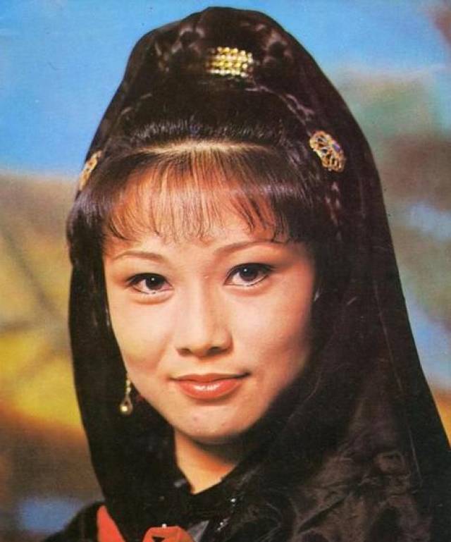 但是长相好确实能给自己加分和获得一些机会,欧阳佩珊也算是那个时代