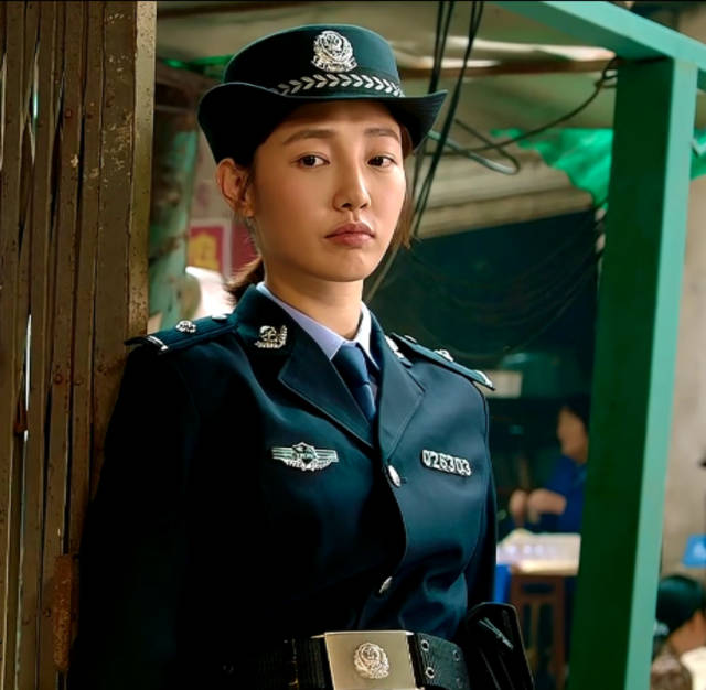 白百何穿军装的形象照好甜美