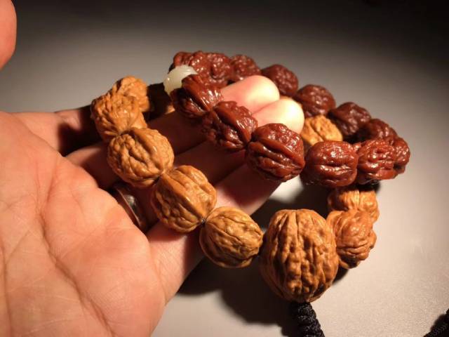 如何挑选小蛤蟆头核桃手串_搜狐网