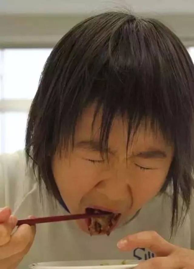 让小孩亲手杀掉和吃掉自己养的动物,这就像是在杀掉自己的好朋友