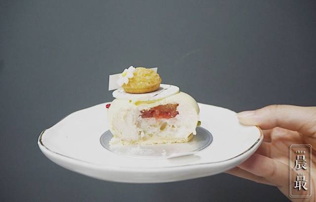 这里的拿手好戏就是做出造型逼真的甜品,除了荔枝,这里还有"青柠""