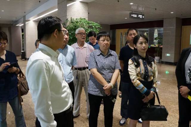 井冈山管理局政治处李春燕主任带队赴龙陵参观考察