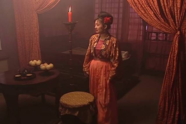 她曾是春晚一姐,演过《水浒传》里最开放的女人,现在活成这样子