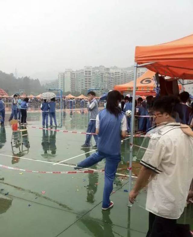再见,珠海蓝精灵校服!再见,我们的青春!