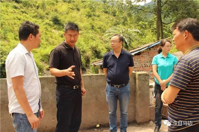 县委常委,县政府常务副县长余剑,副县长吴咏梅,饶刚陪同调研.