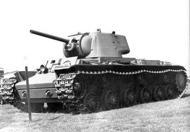 43000吨重型坦克换挡却要用锤子敲坦克兵称一辈子不想再碰