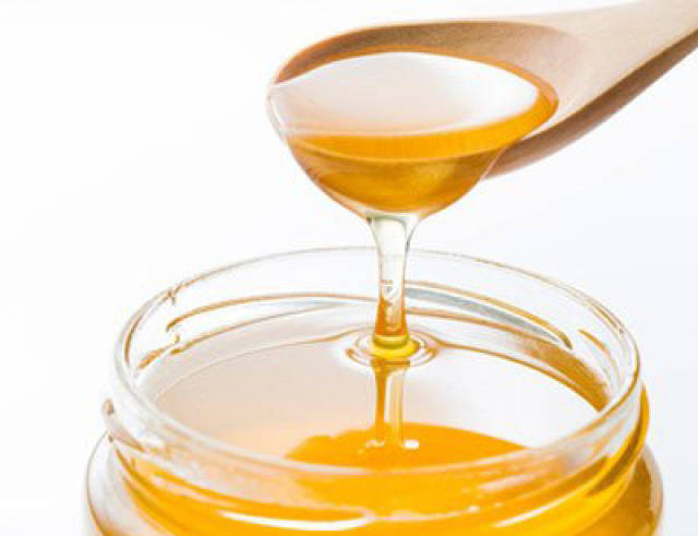 学名为丙三醇,甘油可以归为天然成分,是最古老,最普及化的有效保湿