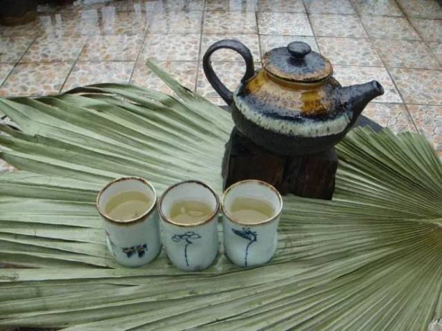 据说福州人还会在端午节这一天 品上一杯"午时茶 古人传说,午时茶是