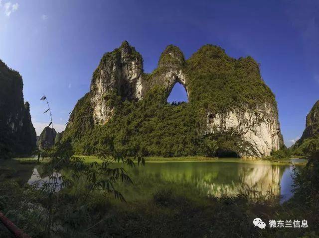 这座山有点像桂林的"象鼻山",所以说小桂林就是那么来的