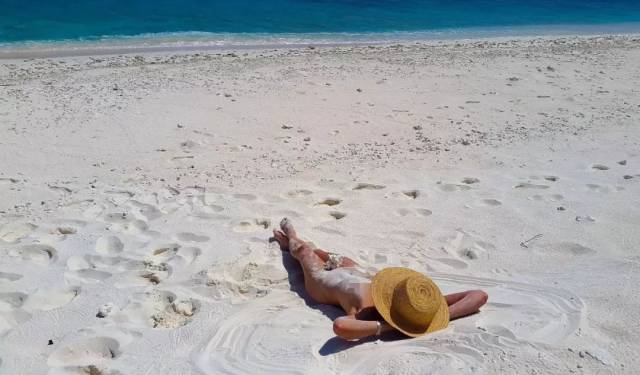 在此可以找到意大利最漂亮的裸体海滩之一:spiaggia del troncone海滩