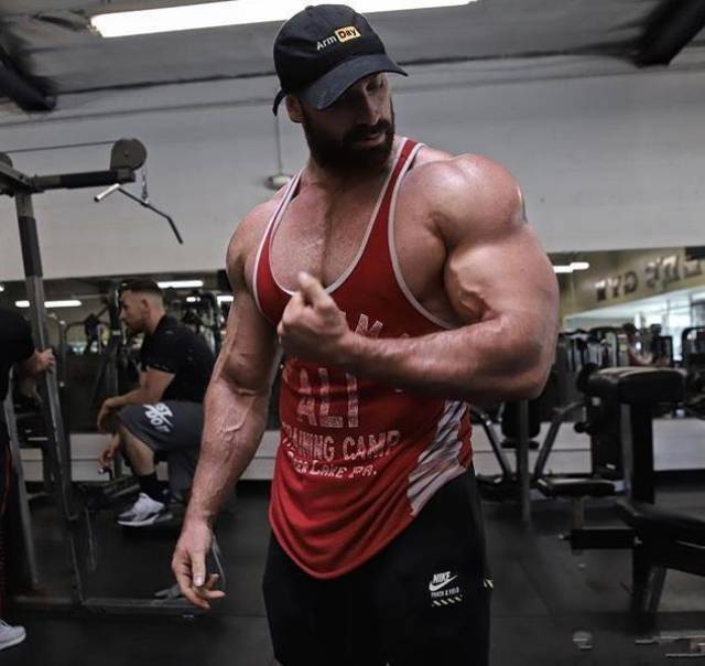 欧美肌肉巨无霸和身材匀称的华裔,路人妹子会更喜欢哪一个?_手机搜狐