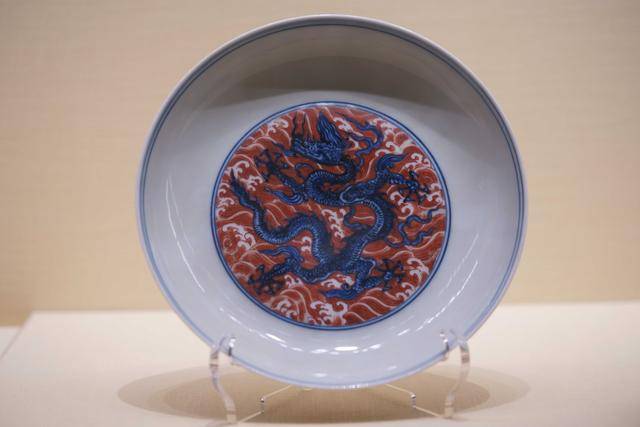 宣德青花矾红彩海水龙纹金钟碗