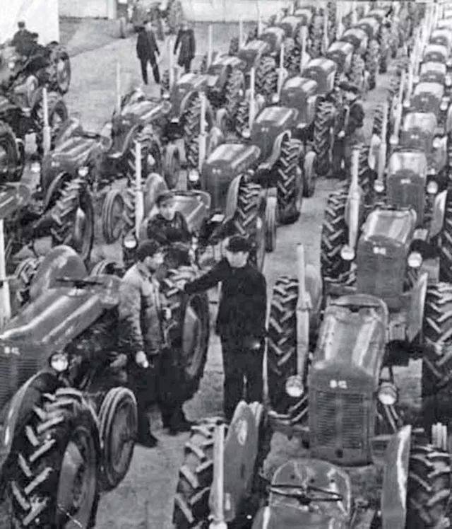 沈阳拖拉机制造厂生产的27马力轮式拖拉机