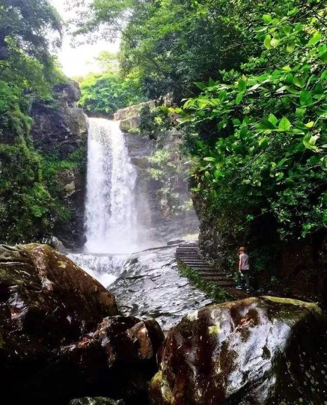 来腾蛟赤岩山看遍奇峰异石,探秘怪洞飞瀑
