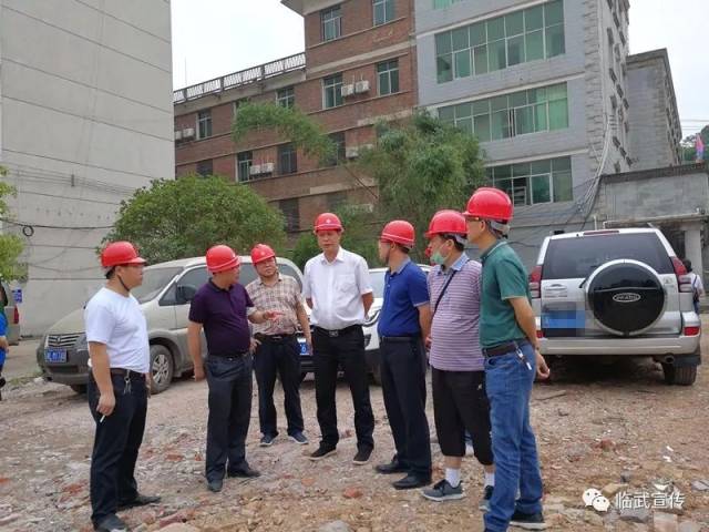 6月12日,我县东云路提质改造项目房屋拆迁全面启动,县委书记李浩到场