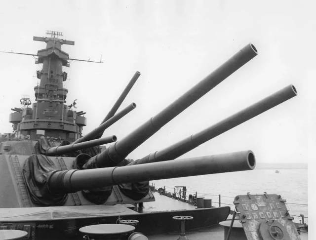 的9门mk6型406mm舰炮是衣阿华级服役之前美国性能最优秀的战列舰主炮