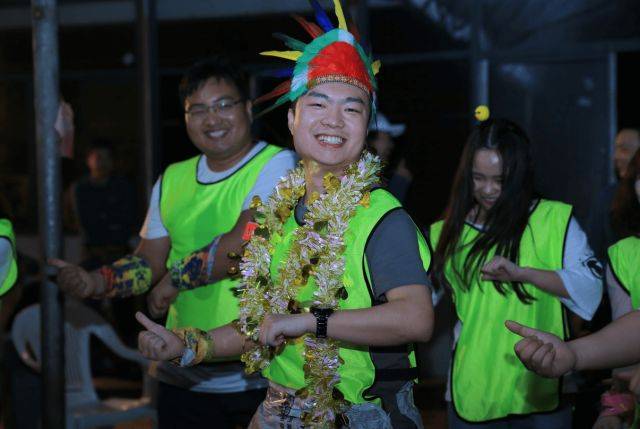 非洲酋长和自由女神的城乡结合部打扮 奔跑吧老铁!