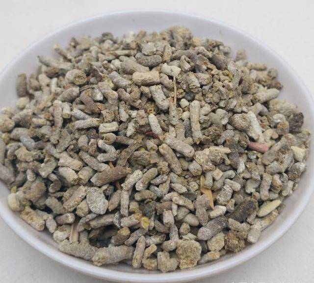 为麻雀的粪便,有化积,清翳,治疝瘕,症癖,目翳,胬肉,龋齿等效用. 6.