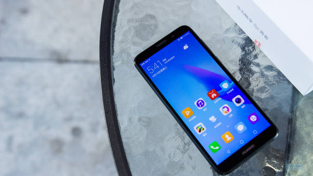 华为畅享 8e 青春版图赏:合格入门机