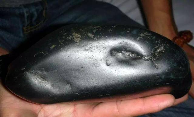 千万别拿"卡瓦石"当和田玉