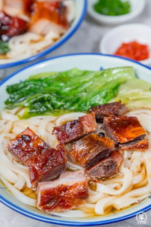 半肥瘦的状态,有肉感之余,一点点油脂又增添了叉烧的香滑.