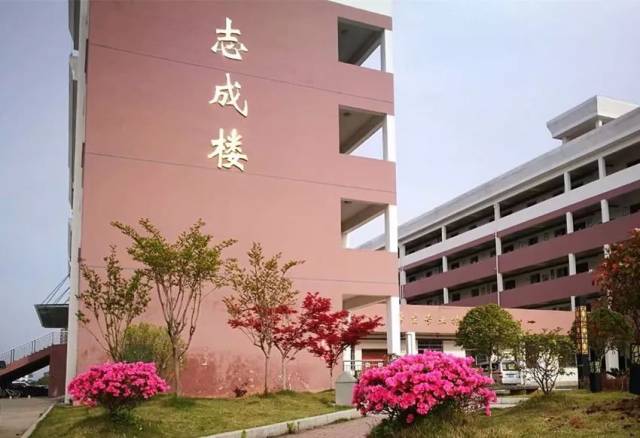 奉新考区设有奉新一中和奉新三中两个考点: 奉新一中考点 : 二中,赤岸