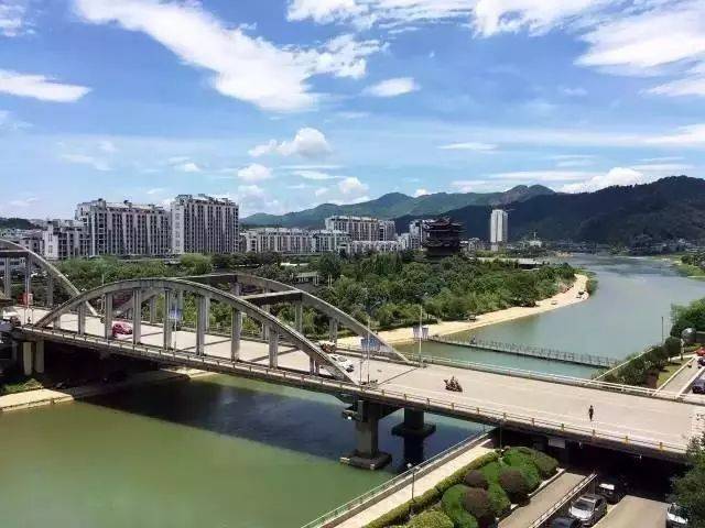 龙泉市委副书记,市长吴松平在《丽水日报》发表署名文章:勇当丽水国家