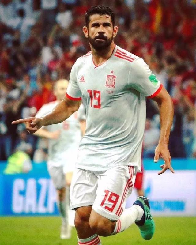 2的焦灼局面下 纳乔的世界波完成对开场时禁区内犯规送点的救赎 也