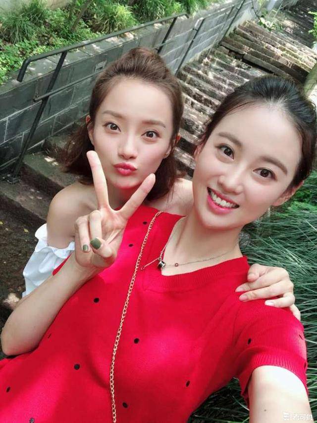 要拍出和小娴姐恩爱同框的画面 我也是很努力的