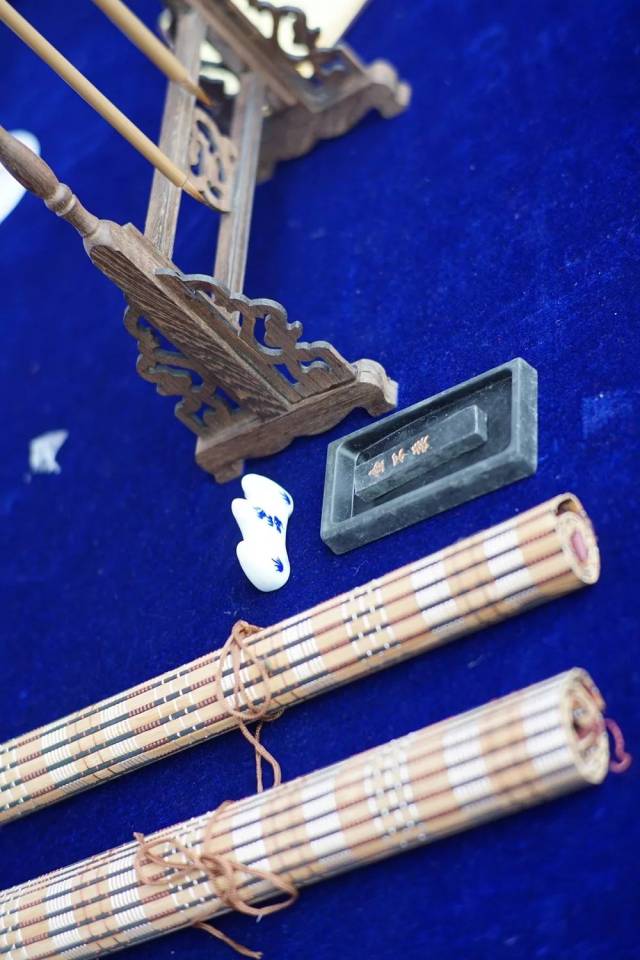 学国学,诵经典,点雄黄,佩香囊.端午节假期就该这样过!