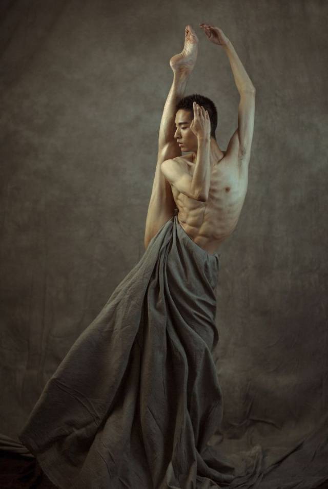 舞蹈家李响的写真大片曝光