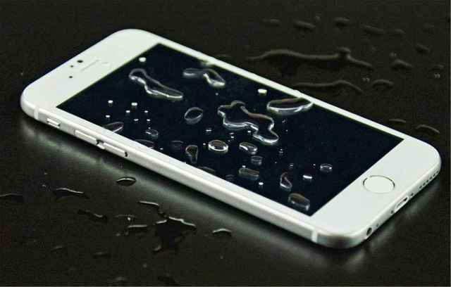 苹果手机进水了开不了机怎么办