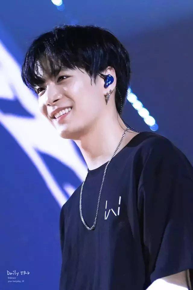 dci网站票选出的"很有领导力,从政也适合的爱豆队长"!