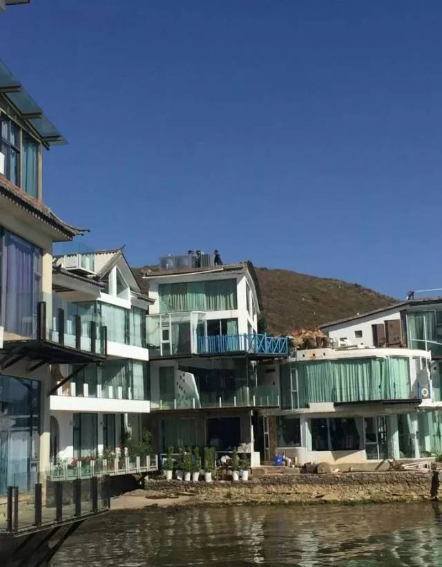 追寻诗和远方,结果.女子卖房辞职在洱海边开客栈,今古镇变空城
